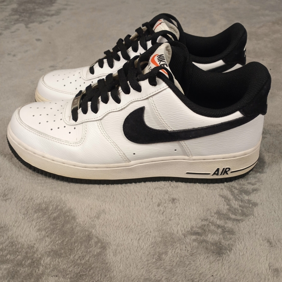 Nike Air Force 1 Men's Black and White Sneakers Size 9 - Picture 4 of 11